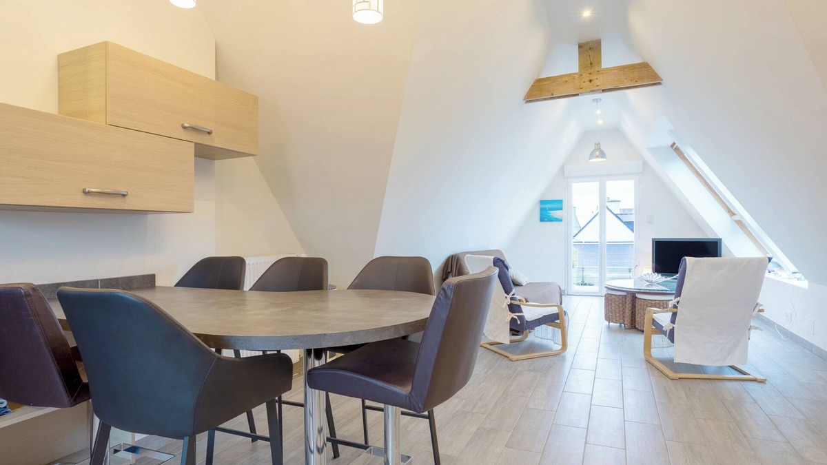 Trevignon Apartment | Apartment 'Appartement 100m2 Vilvic Vue Mer' with Sea View, Private Terrace and Wi-Fi
