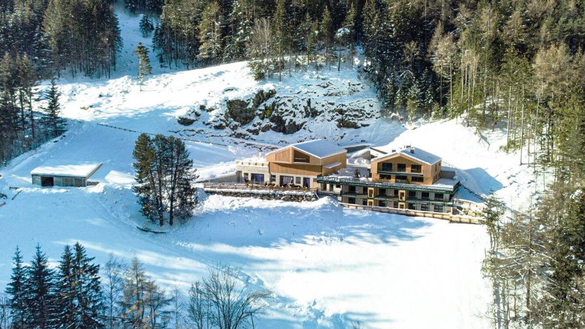 Campo Tures Apartment | Apartment "Archehof Hochzirm - Anton" with Mountain View, Sauna & Terrace