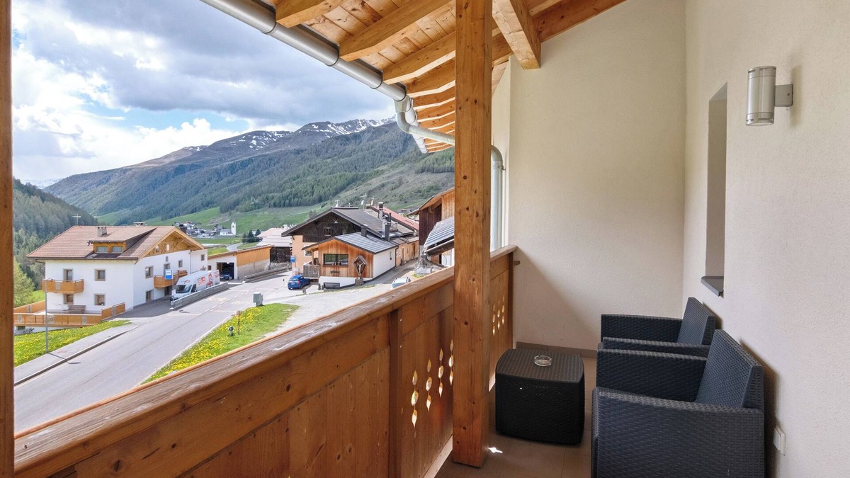 Melago Apartment | Apartment 'Arnika' with Mountain View, Private Terrace and Wi-Fi
