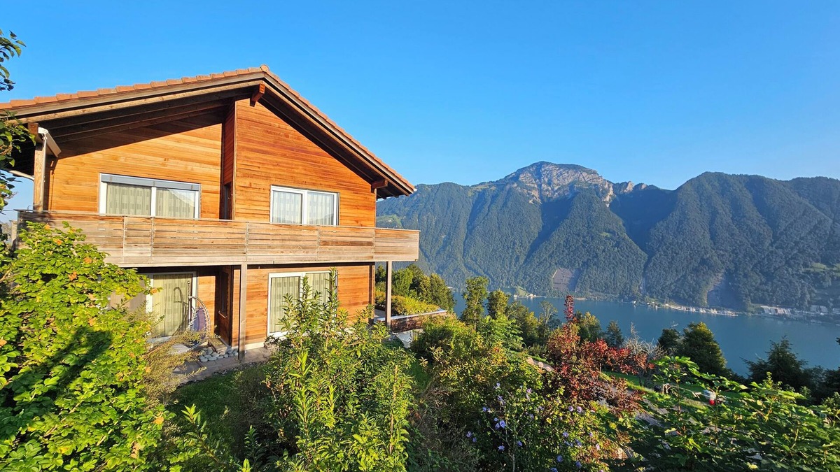 Ruetli Apartment | Apartment Arnika – stunning lake & mountain view, extraordinary