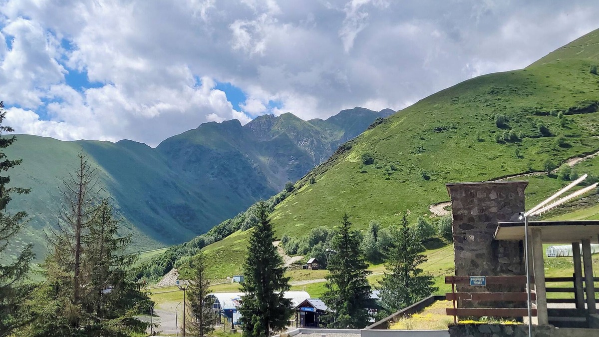 Gouaux-de-Larboust Apartment | Apartment at the foot of the slopes with spacious sunny terrace - 6 pers