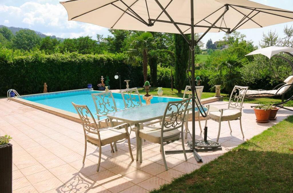 Villa Collemandina Apartment | Apartment at Villa Lorenzo