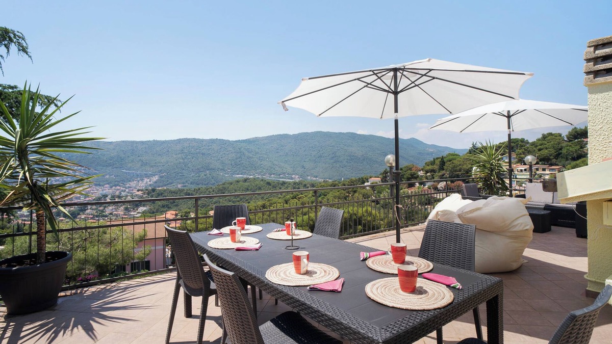 Andora Apartment | Apartment 'Attico Mansardato Pinamare' with Sea View, Private Terrace and Wi-Fi