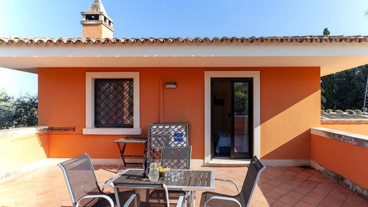 Lecce Apartment | Apartment 'Attico' with Shared Pool, Wi-Fi and Air Conditioning