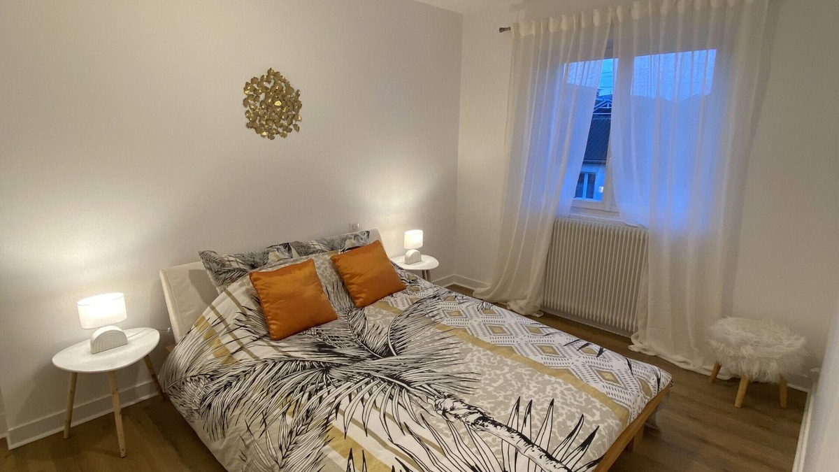 Angouleme Apartment | Apartment 'Au Sunrise T4' with Balcony and Wi-Fi