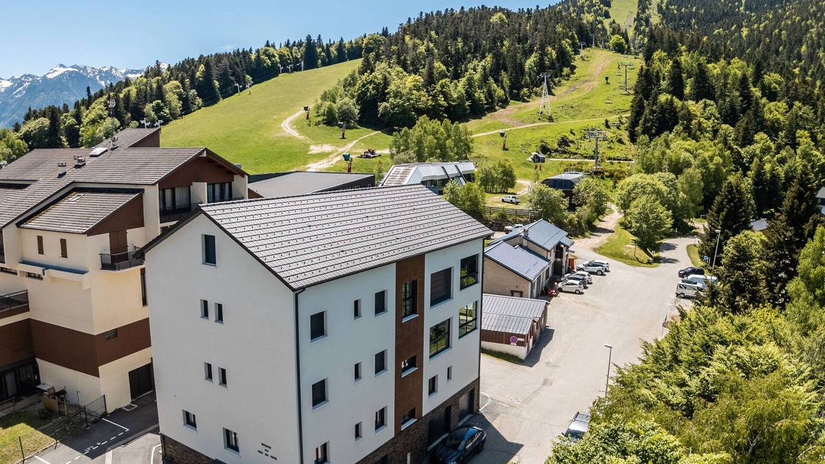 Ax-les-Thermes Apartment | Apartment 'Aux Pieds Des Pistes - Appt A' with Mountain View, Wi-Fi and Air Conditioning