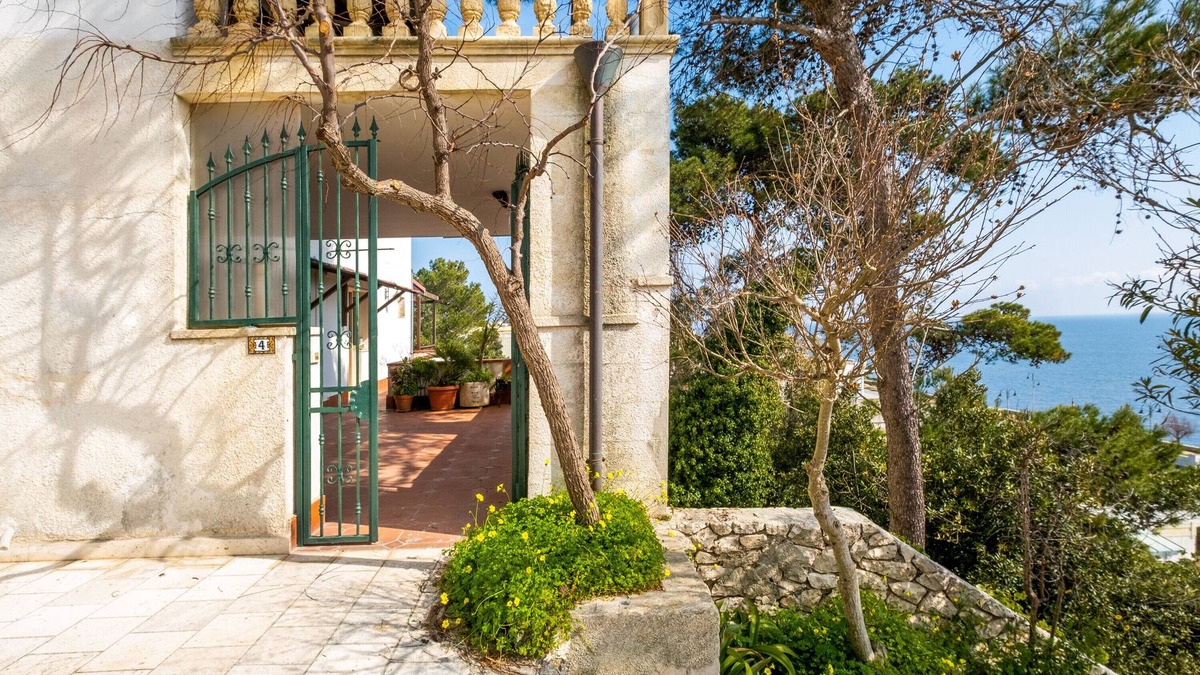 Santa Cesarea Terme Apartment | Apartment "Bilocale Rosa" with Sea View, Private Terrace & A/C