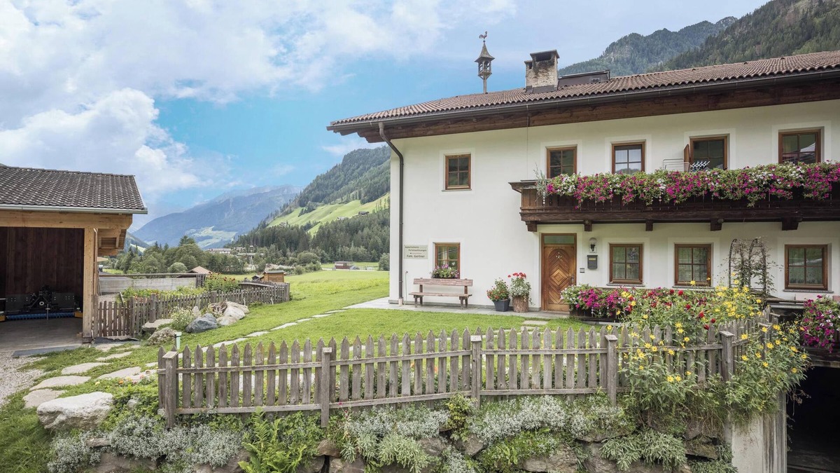 San Giacomo Apartment | Apartment “Bärental” in Beautiful Scenery with Mountain View, Wi-Fi & Garden