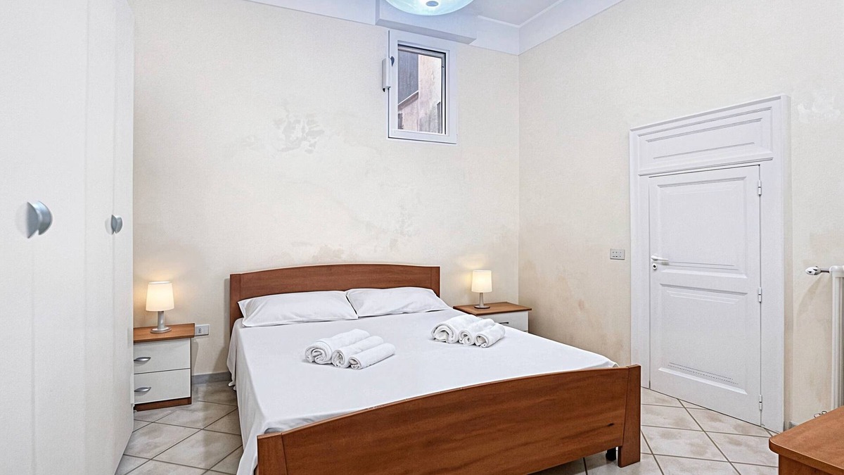 Monte Sant'Angelo Apartment | Apartment 'Barbahouse' with Balcony and Wi-Fi