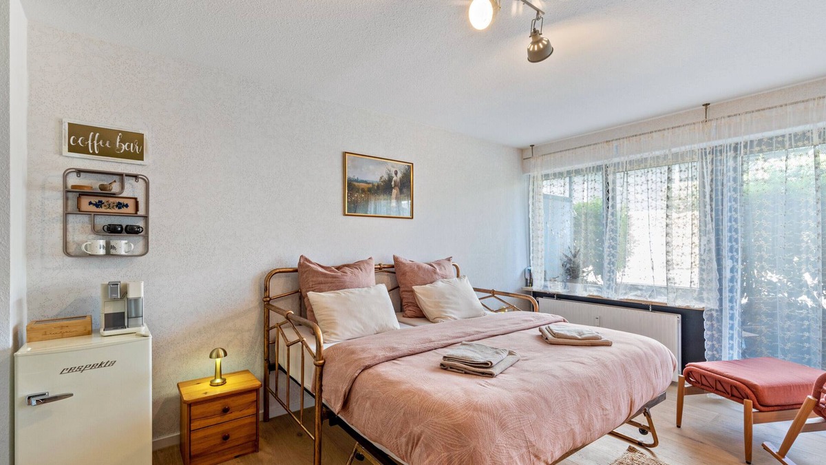 Bad Muenster am Stein-Ebernburg Apartment | Apartment 'Bergblick Terrasse Nähe Fluss' with Mountain View and Private Terrace