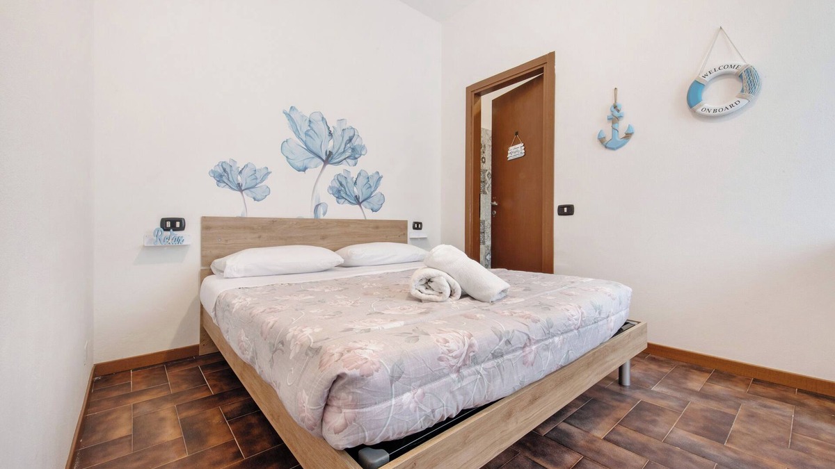 Alzate Brianza Apartment | Apartment 'Blu' with Shared Terrace and Wi-Fi