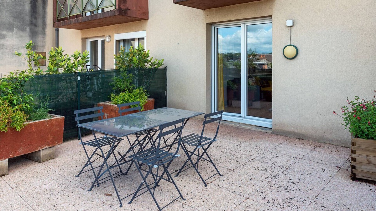 Brive-la-Gaillarde Apartment | Apartment Bright Garage Terrace