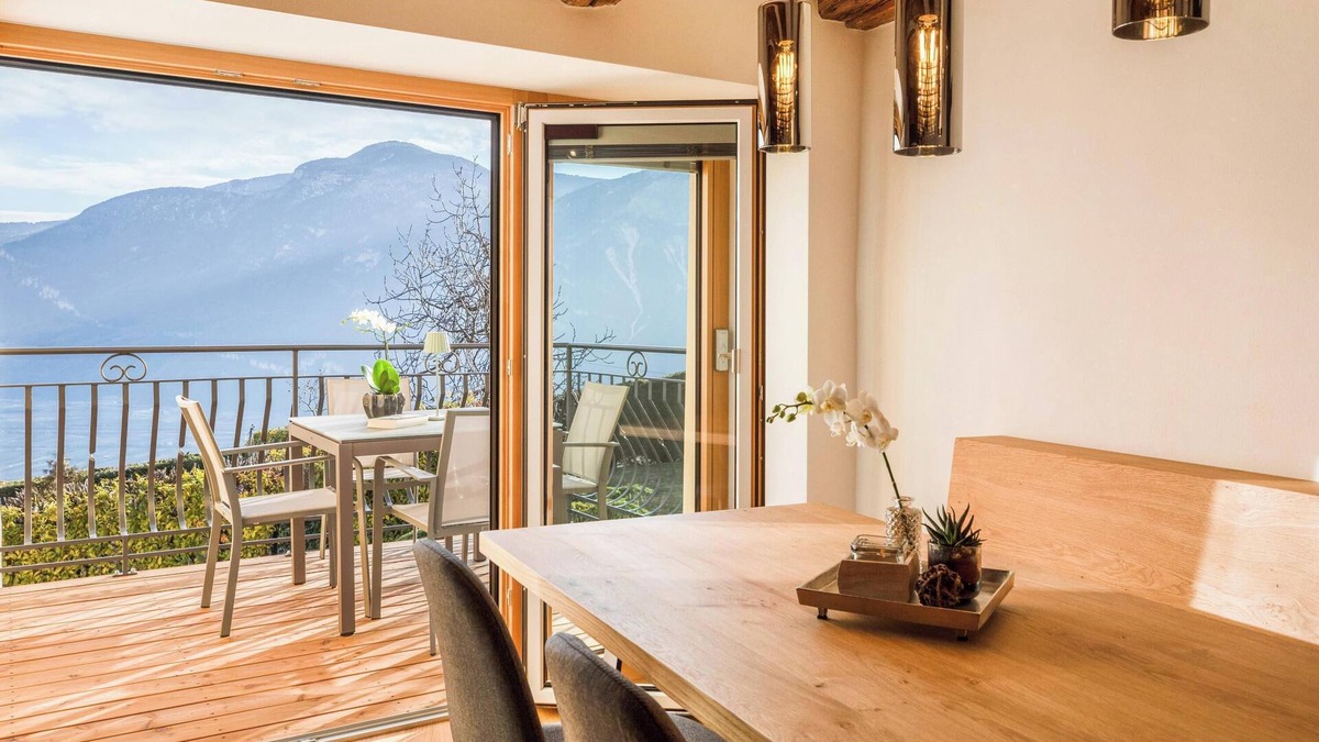 Kurtatsch an der Weinstraße Apartment | Apartment "Brantenhof Pomum" with Mountain View, Sauna and Wi-Fi