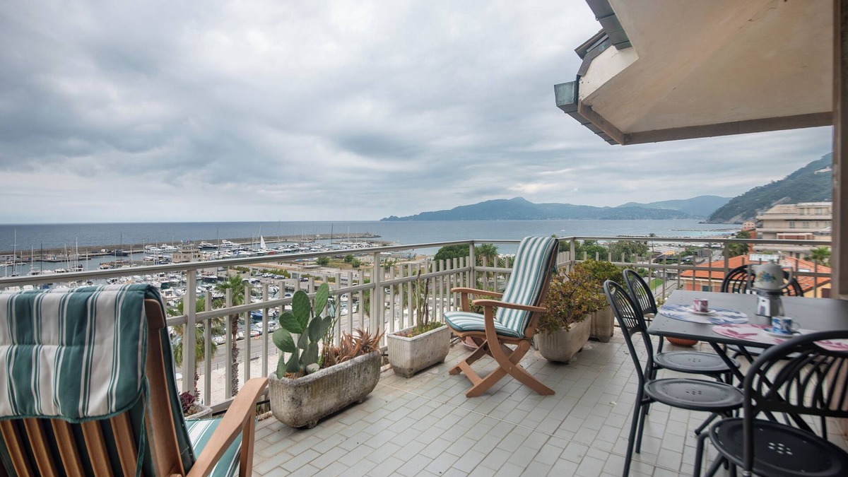 Chiavari Apartment | Apartment 'Breathtaking View' with Sea View, Private Terrace and Wi-Fi
