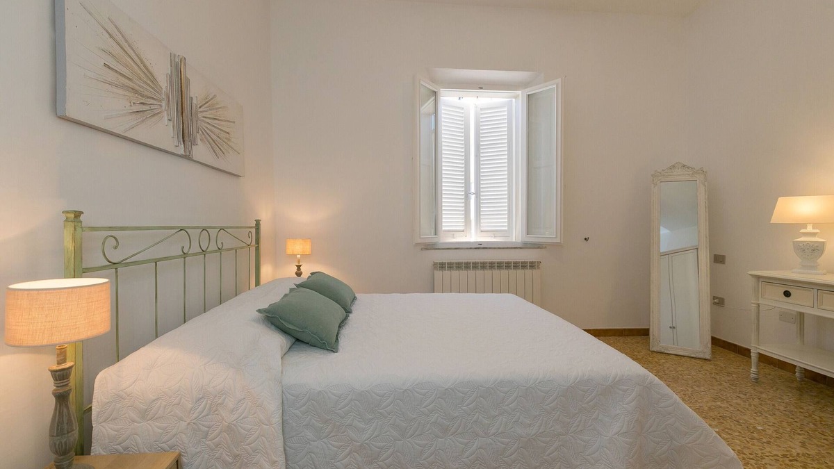 San Vincenzo Apartment | Apartment 'Brezza Marina' with Sea View and Wi-Fi