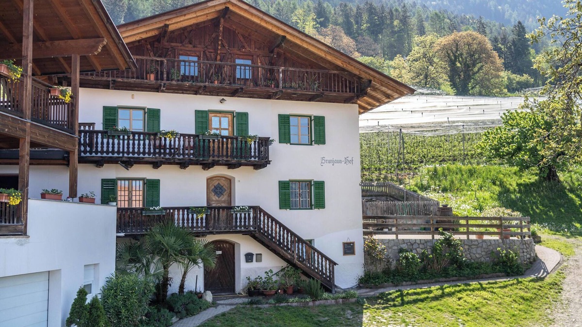 Schenna Apartment | Apartment “Brunjaunhof” on a Farm with Mountain View, Balcony & Garden