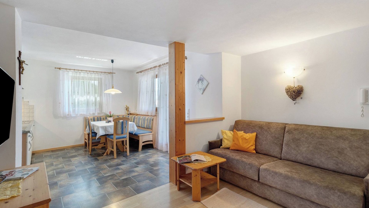 Racines Apartment | Apartment 'Buche' with Mountain View, Private Garden and Wi-Fi