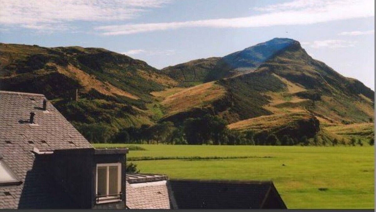 Gifford Apartment | Apartment by Holyrood with splendid views