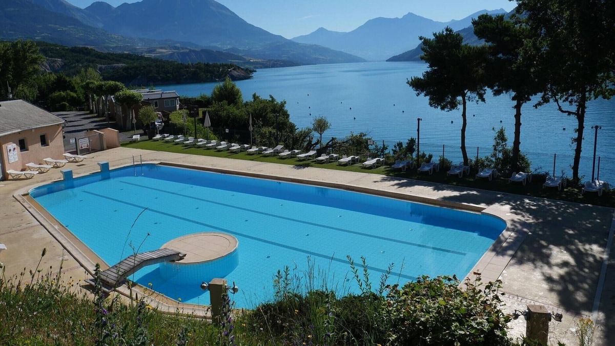 Chorges House | Apartment by Lake Serre-Ponçon with Pool