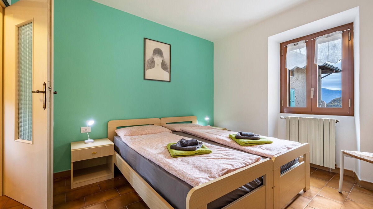 Vesio Apartment | Apartment 'Casa Luisa' with Mountain View, Shared Garden and Wi-Fi