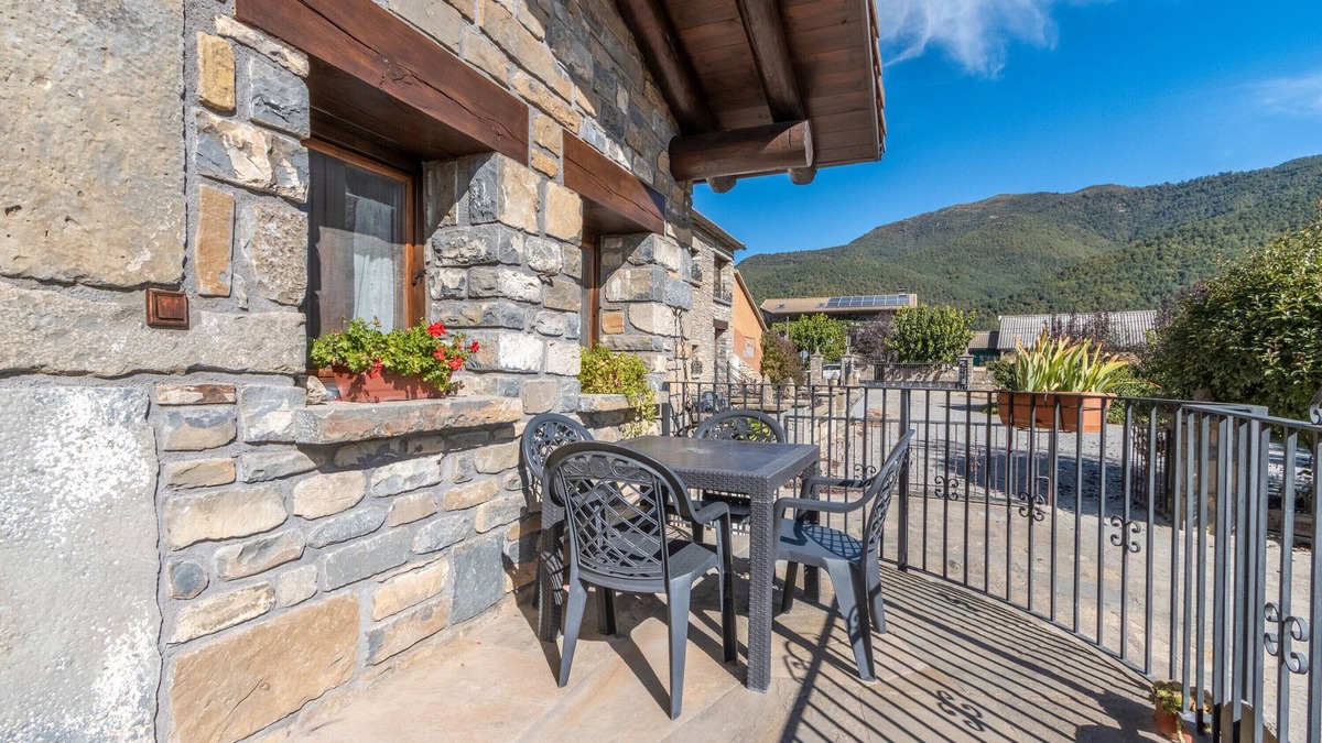 Borrastre House | Apartment 'Cabaña Vegara' with Mountain View, Private Terrace and Wi-Fi