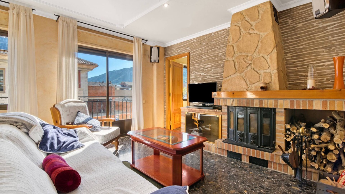 Mogente/Moixent Apartment | Apartment 'Cal Guerrer' with Mountain View, Private Terrace and Balcony