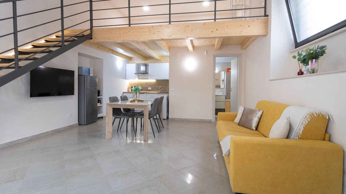 Giovinazzo Apartment | Apartment 'Calipso' with Wi-Fi and Air Conditioning