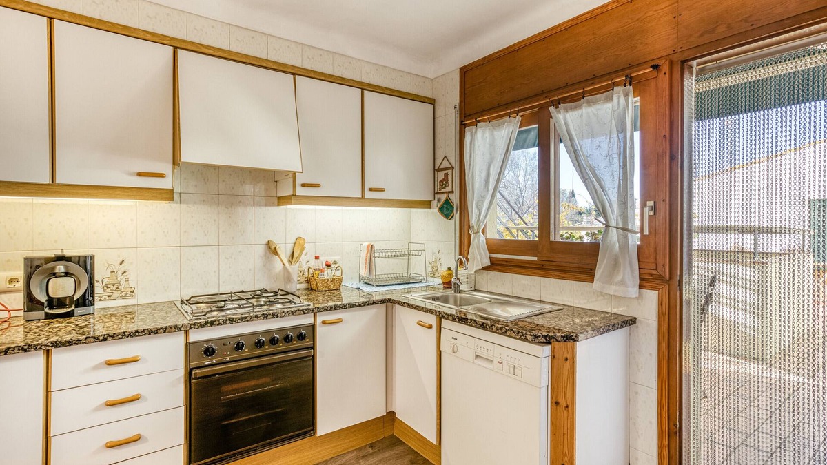 Garriguella Apartment | Apartment 'Can Coll I' with Private Terrace, Wi-Fi and Air Conditioning