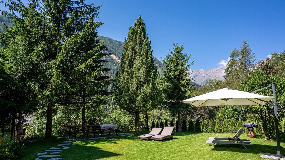 Celledizzo Apartment | Apartment 'Casa Ai Laresi 1' with Mountain View, Private Garden and Wi-Fi