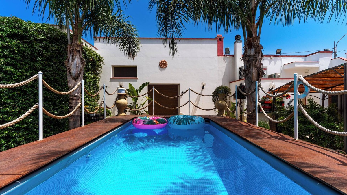 Giuggianello Apartment | Apartment 'Casa Aurora Luxury' with Shared Pool, Wi-Fi and Air Conditioning