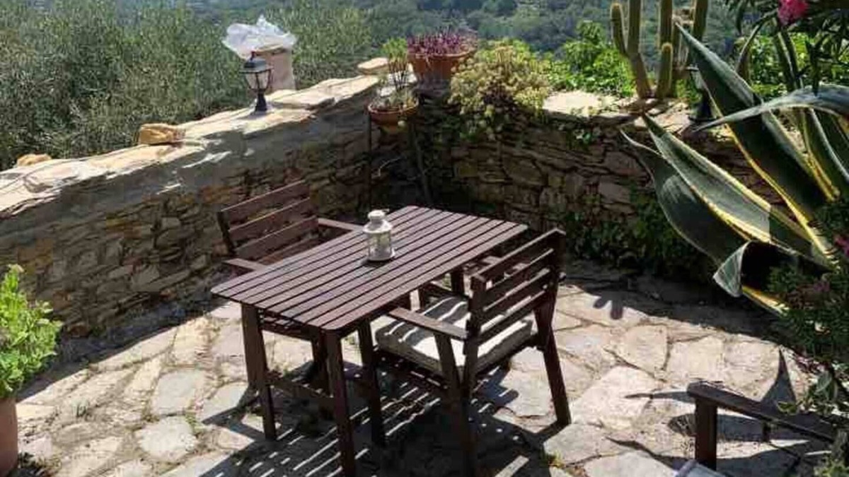 Pantasina Apartment | Apartment 'Casa Camilla' with Private Terrace and Private Garden