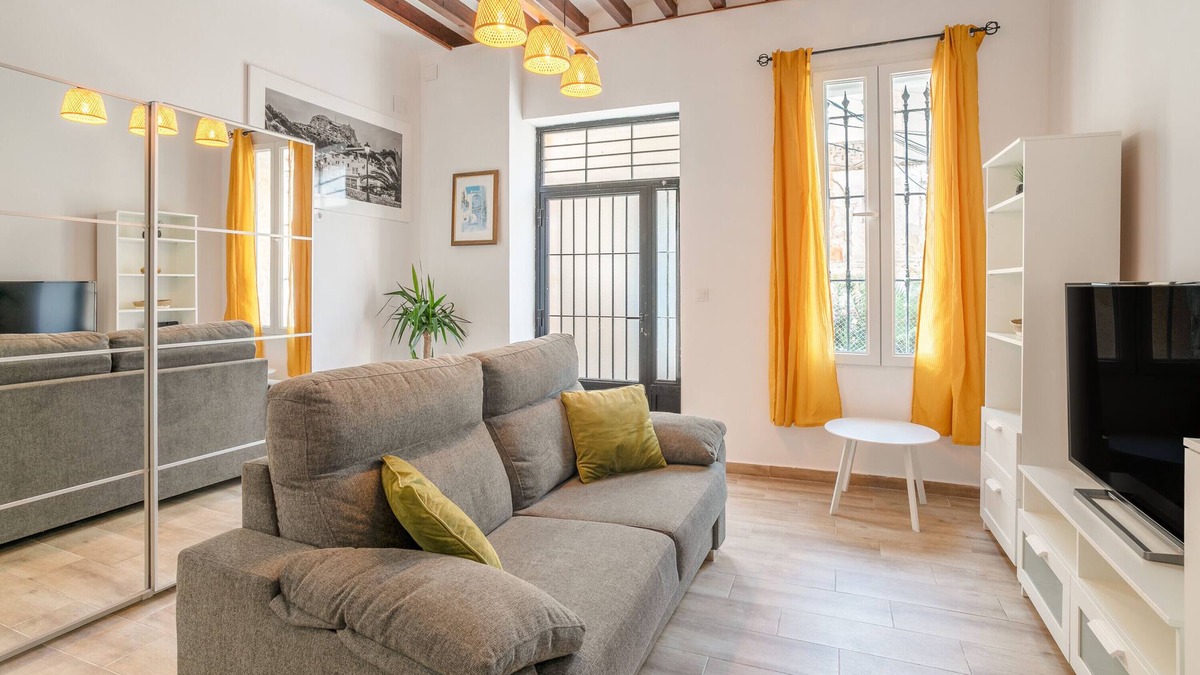 San Anton Apartment | Apartment 'Casa De La Esperanza' with Wi-Fi and Air Conditioning