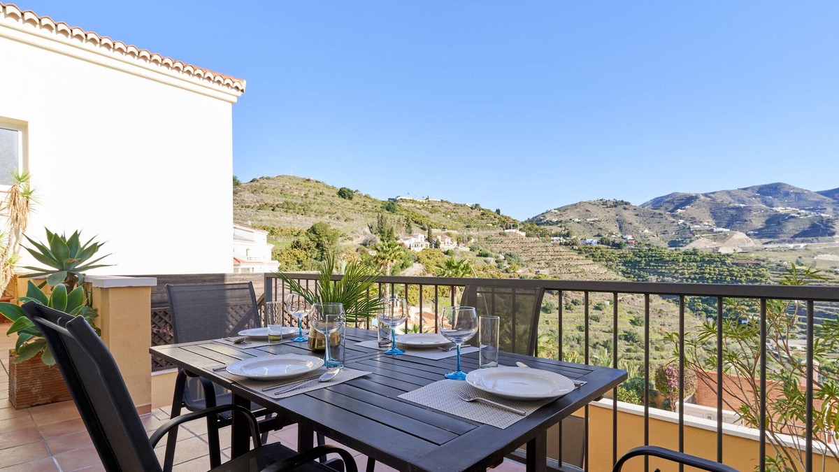 Velilla-Taramay House | Apartment "Casa Lola" with Private Terrace, Shared Pool & Wi-Fi
