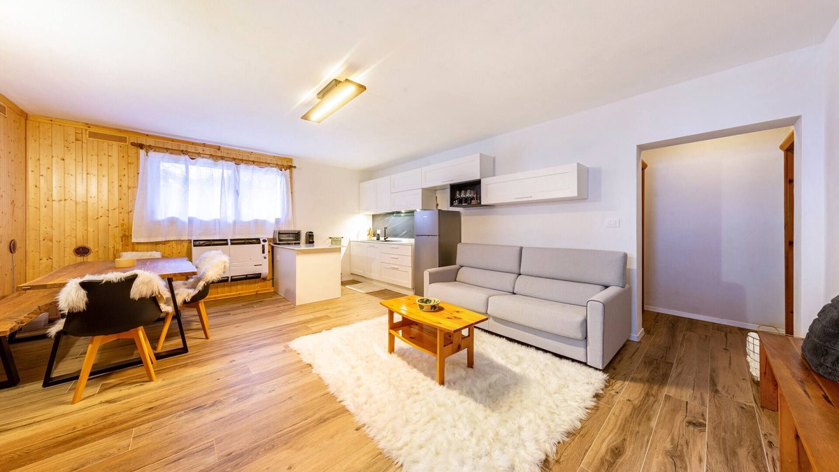 Vigo di Cadore Apartment | Apartment 'Casa Fiocco di Neve' with Mountain View, Shared Garden and Wi-Fi