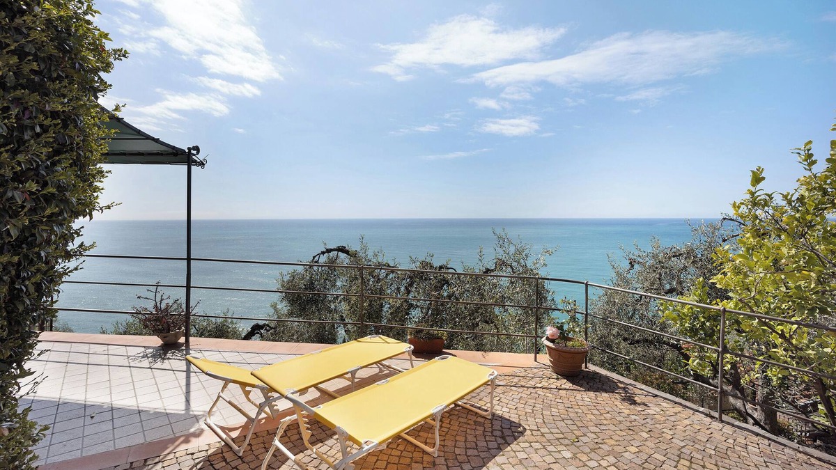 Poggi Apartment | Apartment "Casa Gelsomino" with Sea View, Wi-Fi, Garden & Terrace
