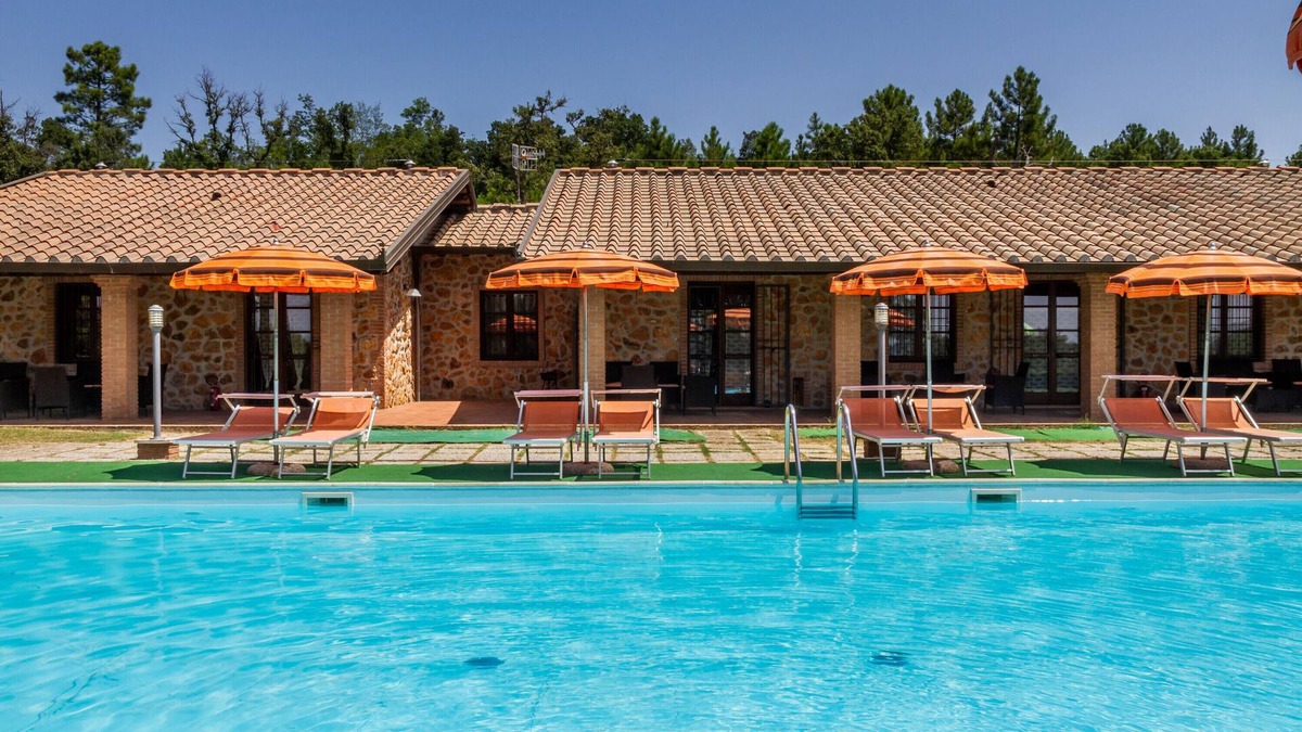 La Pesta Apartment | Apartment "Casa Vacanza Il Carpignone 3" with Lake View and Shared Pool