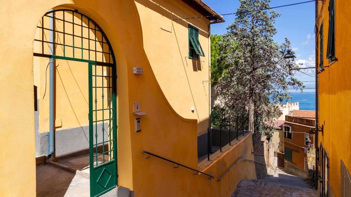 Monte Argentario Apartment | Apartment "Casa la Fortezza" close to the Beach with Terrace & Wi-Fi
