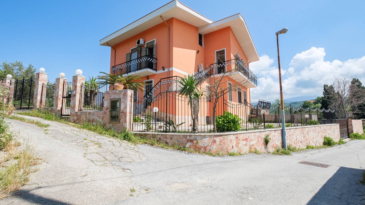 San Pier Niceto Apartment | Apartment "Casa Stella Vista Eolie" with Shared Garden and Wi-Fi