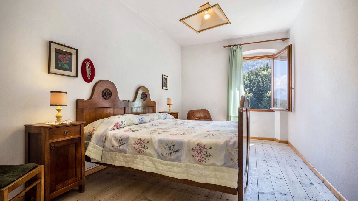 Sella Giudicarie Apartment | Apartment 'Casa Nel Borgo' with Mountain View and Shared Garden