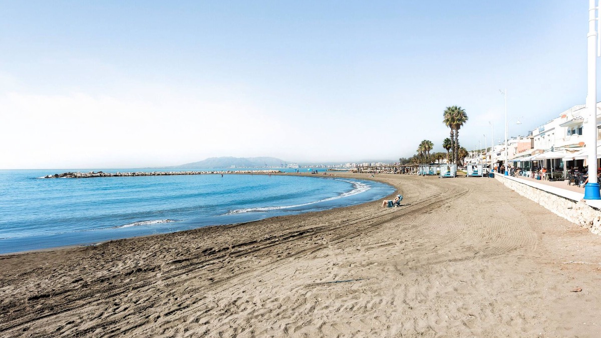 Pedregalejo Apartment | Apartment 'Casa Playa 3 Dormitorios' with Sea View, Wi-Fi and Air Conditioning