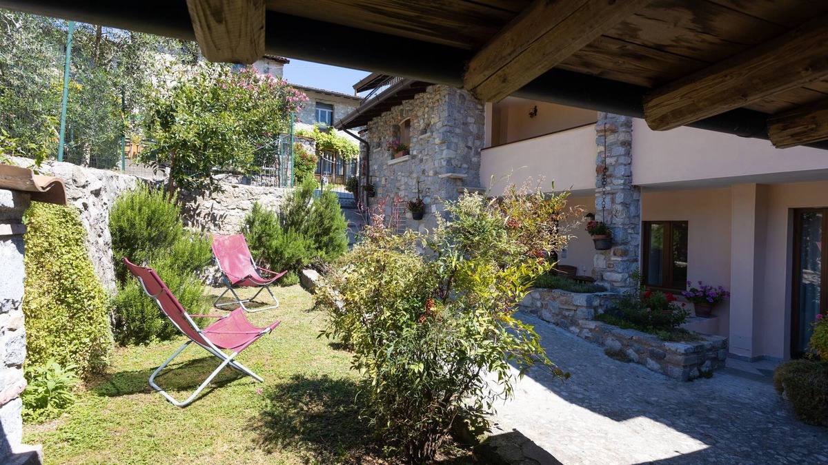 Vesio Apartment | Apartment 'Casa Rita App 4' with Shared Garden and Wi-Fi