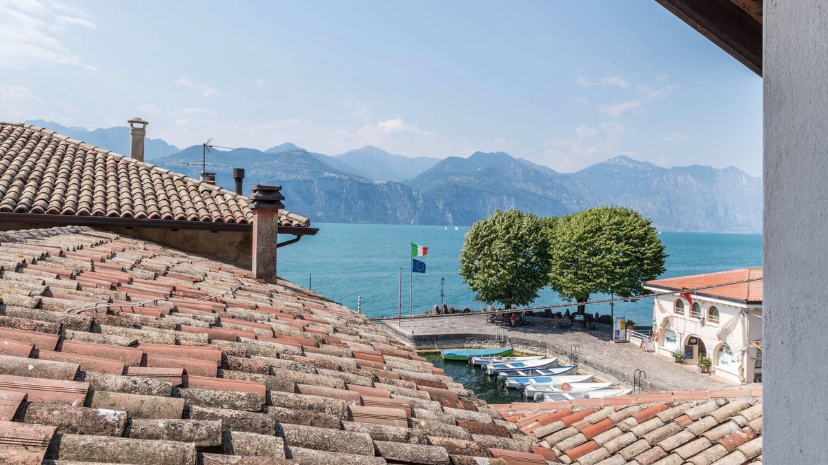Cassone Apartment | Apartment 'Casa Tap House' with Lake View, Balconies & A/C