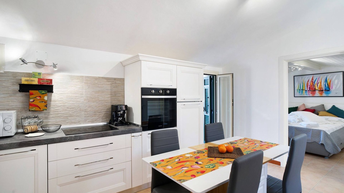 Strada Nazionale Sud Apartment | Apartment 'Casa Tra Gli Ulivi' with Mountain View, Wi-Fi and Air Conditioning
