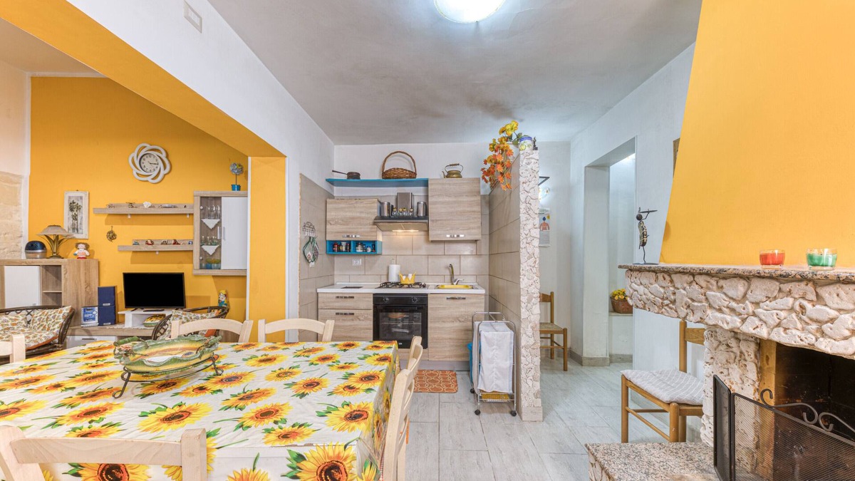 Giurdignano Apartment | Apartment 'Casa Vacanze Vicino A Otranto' with Private Terrace and Air Conditioning