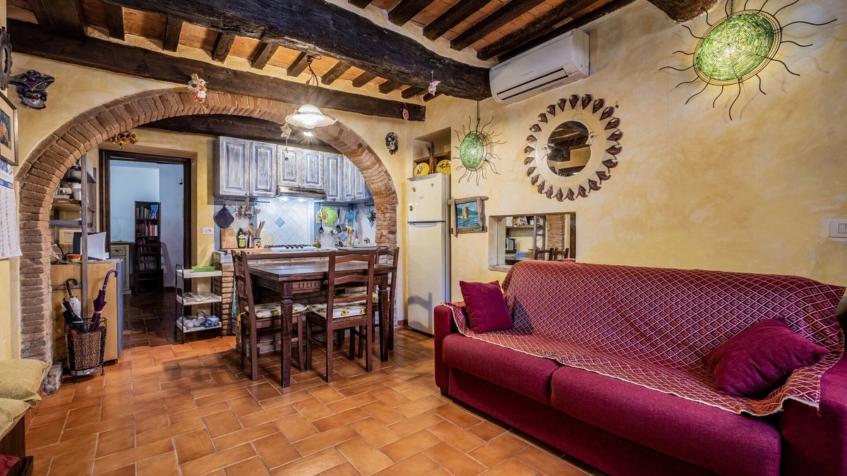 Orbetello Apartment | Apartment 'Casa Vacanze Santa Clara' with Shared Terrace, Wi-Fi and Air Conditioning