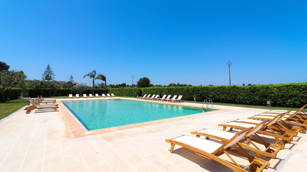 Otranto Apartment | Apartment "Casa Vacanza Locorotondo Otranto" with Garden, Shared Pool & Wi-Fi