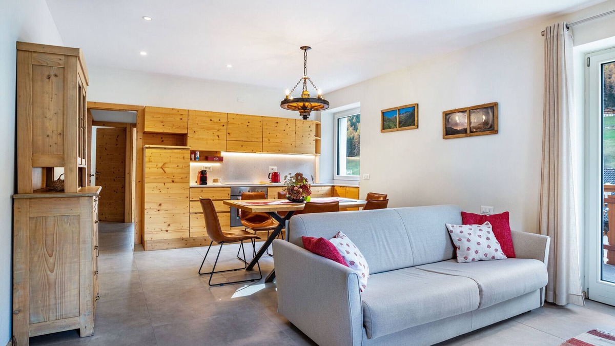 San Bernardo Apartment | Apartment 'Casa Vacanza Peter Val Di Rabbi' with Mountain View, Shared Garden and Wi-Fi