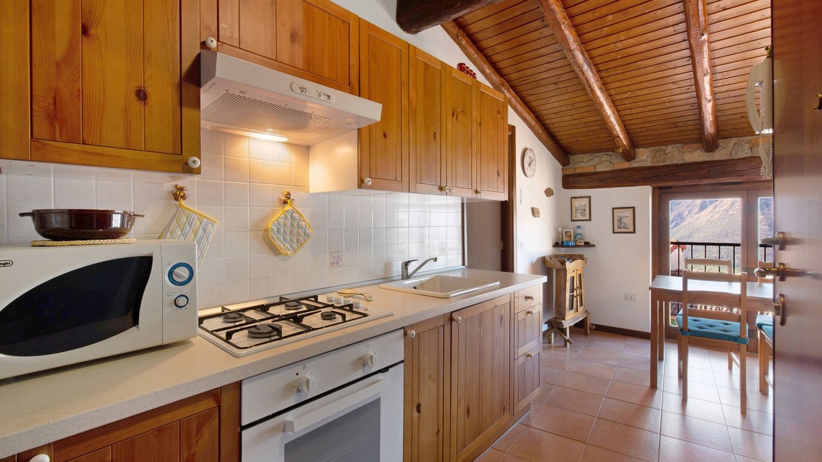 Casargo Apartment | Apartment "Casargo 1" with Mountain View & Balcony