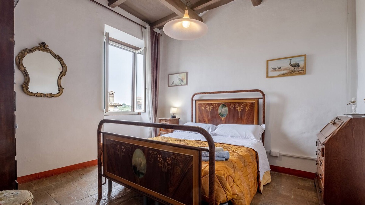 Vitorchiano Apartment | Apartment "Casetta dei Nonni" with Balcony & Wi-Fi