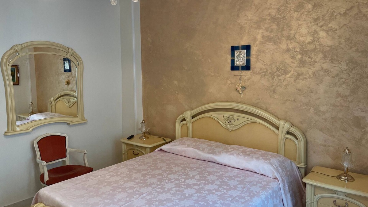 Cetara Apartment | Apartment 'Ce Tour - La Casa del Limone di Nonni' with Mountain View, Wi-Fi and Air Conditioning